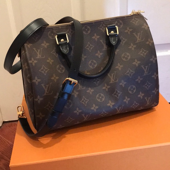 Louis Vuitton Handbags - NEW Custom World Tour Louis Vuitton Bandouliere